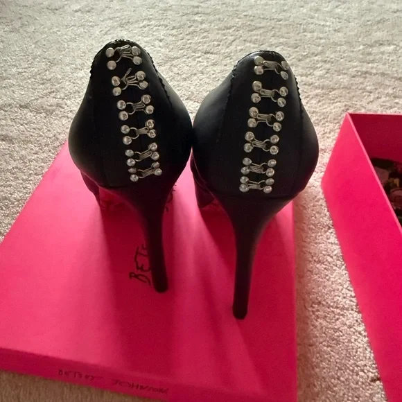 Betsey Johnson Black Platform Wedge Pumps size 9 - Picture 3 of 6
